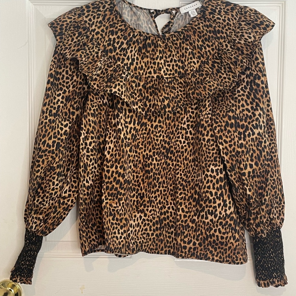 TOPSHOP - LEOPARD PRINT RUFFLE YOKE BLOUSE - Picture 3 of 7